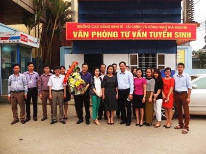 Khai trương văn phòng tư vấn tuyển sinh
